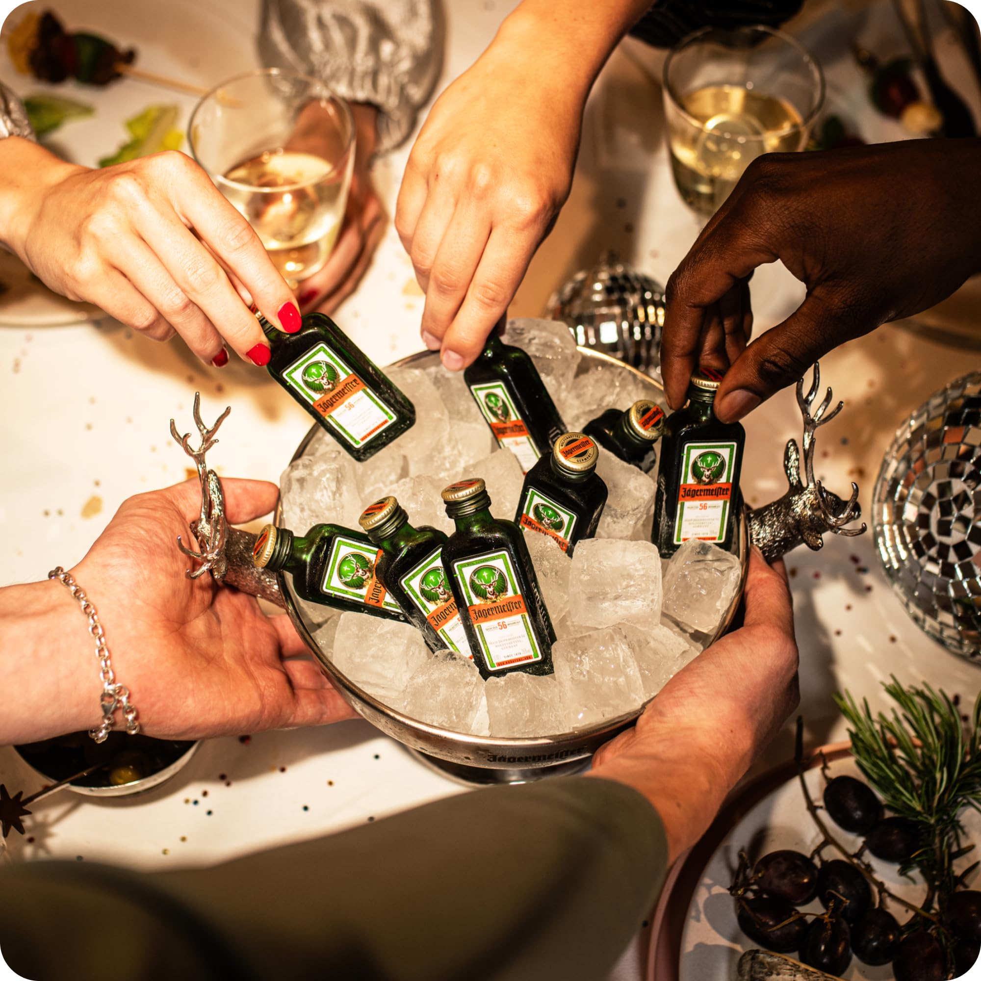 Rượu Liqueur Jagermeister 20ml (Imported) 3 Rượu Liqueur Jagermeister 20ml (Imported) - Ảnh 3