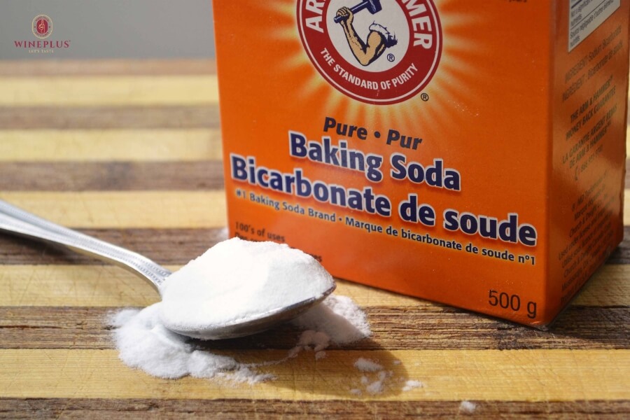 Hướng dẫn 8+ cách tẩy rượu vang trên áo trắng CỰC ĐƠN GIẢN & HIỆU QUẢ 1 baking-soda-tay-ruou-vang