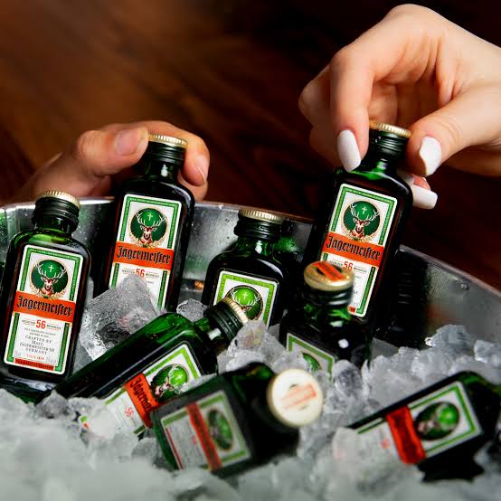 Rượu Liqueur Jagermeister 20ml (Imported) 2 Rượu Liqueur Jagermeister 20ml (Imported) - Ảnh 2