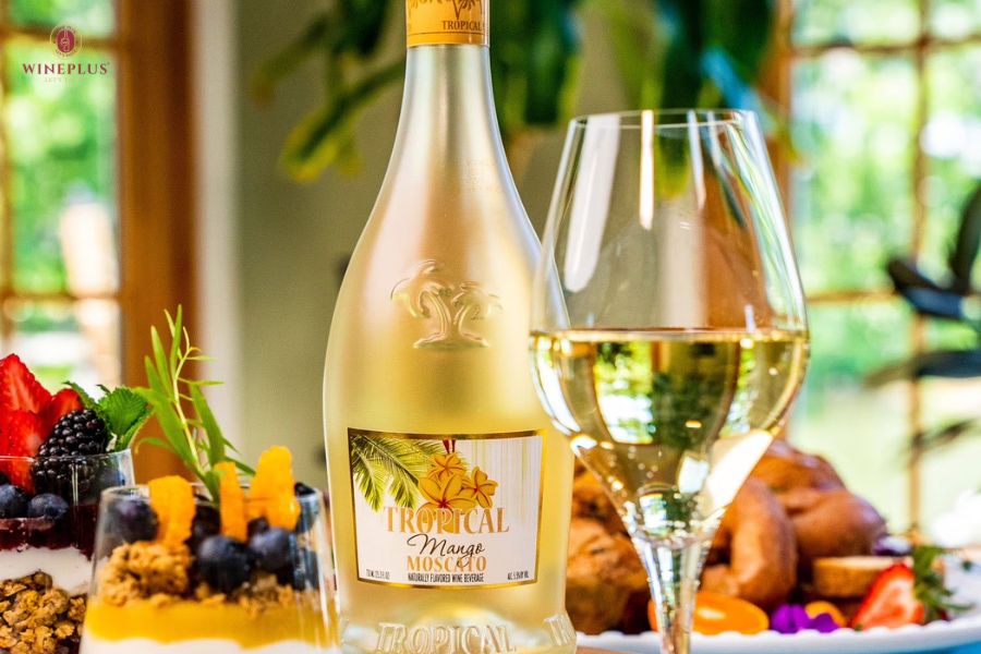 Top 17+ chai rượu vang ngọt cho phụ nữ dễ uống, sang trọng 2026 2 ruou-vang-ngot-cho-phu-nu-tropical-mango-moscato