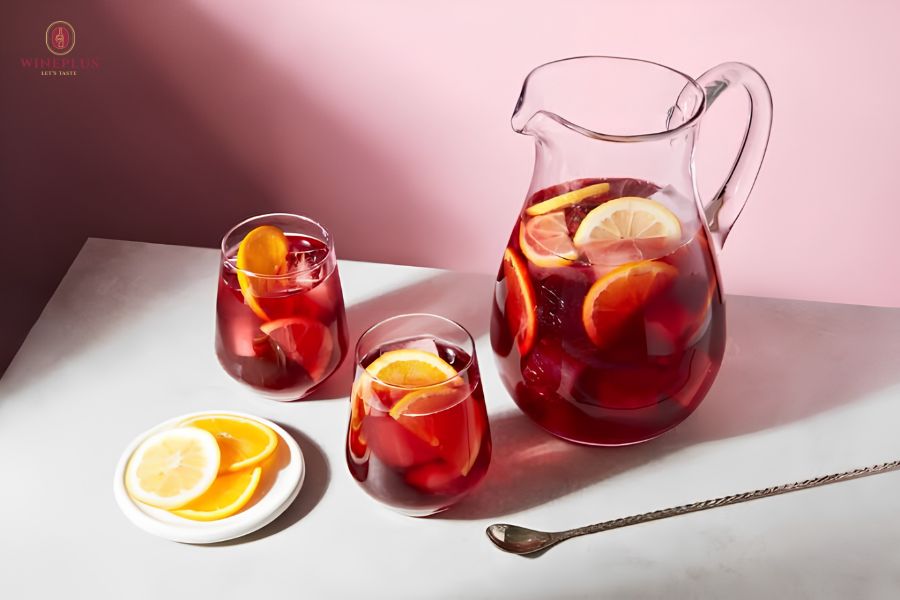 Cách pha rượu vang đỏ: 6 công thức chuẩn vị & mẹo pha không bị chát 1 sangria-trai-cay-tuoi
