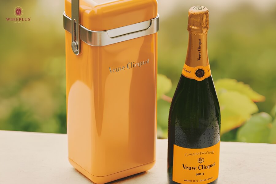 Top 18+ các loại rượu vang Pháp nổi tiếng & bảng giá MỚI NHẤT 2026 8 thuong-hieu-veuve-clicquot